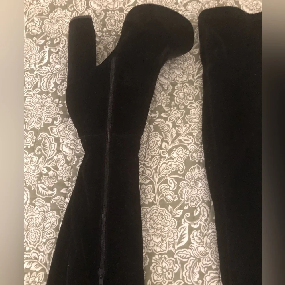 Elegant Black Thigh High Velvet Boots - Picture 2 of 4